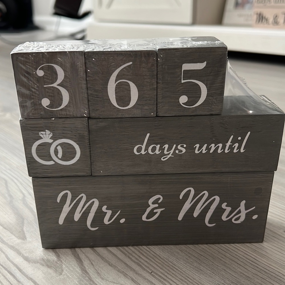 Wedding Countdown Calendar Block - Picture 2 of 4